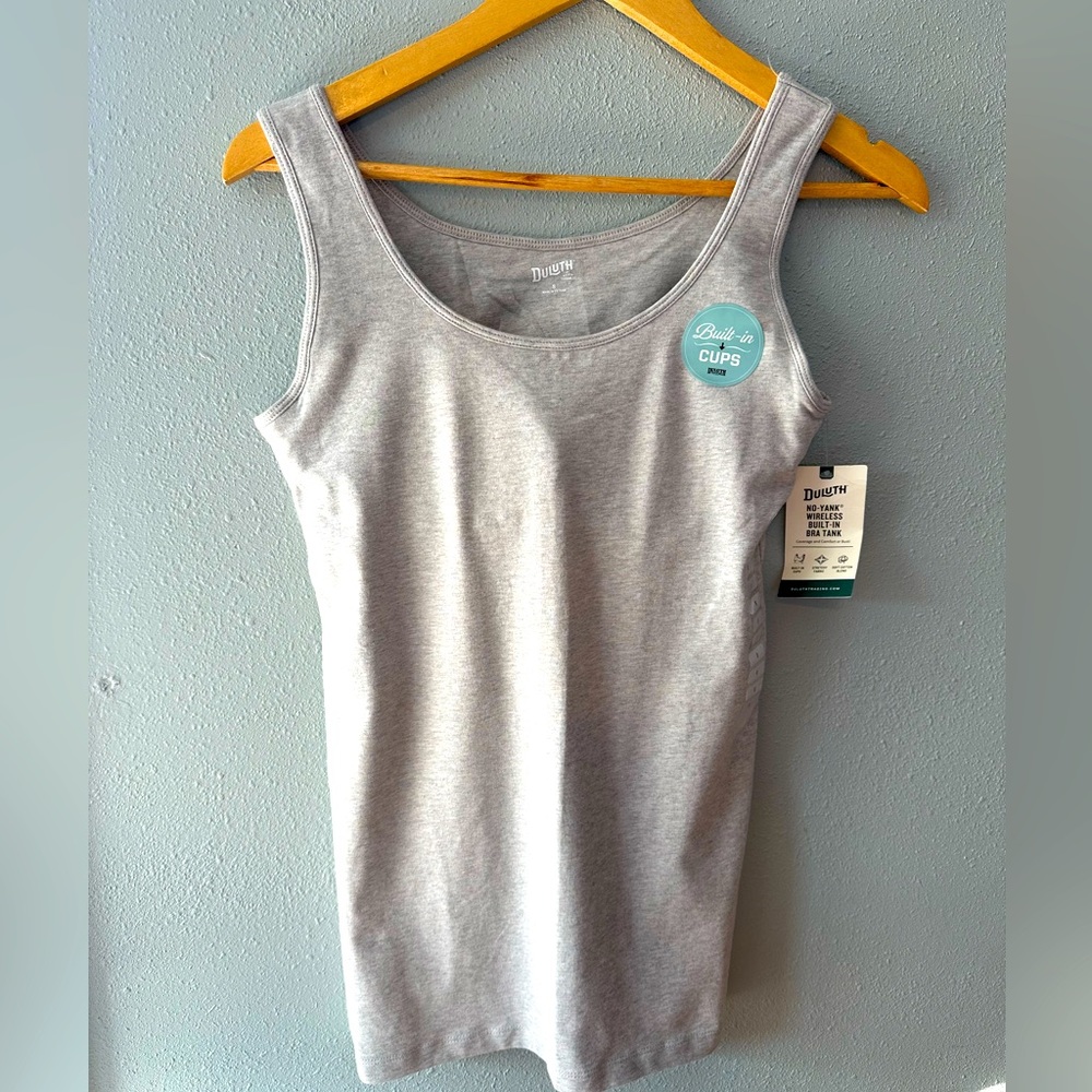 Duluth No Yank wireless built in bra tank. Womens small.